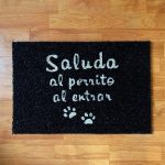 felpudos-divertidos-saluda-al-perrito-500×500-1