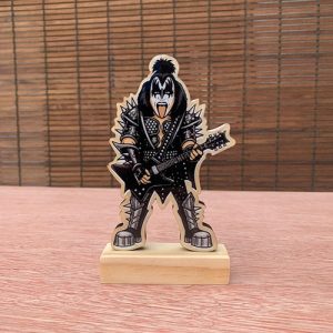 Figura de Madera Gene Simmos (Kiss)